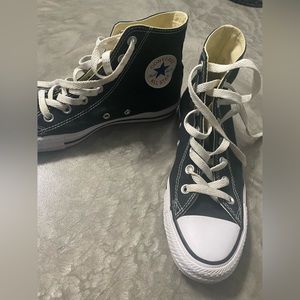 Black hip top converse- size W8